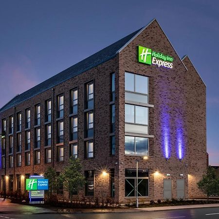 Holiday Inn Express Cambridge West - Cambourne By Ihg Eksteriør bilde