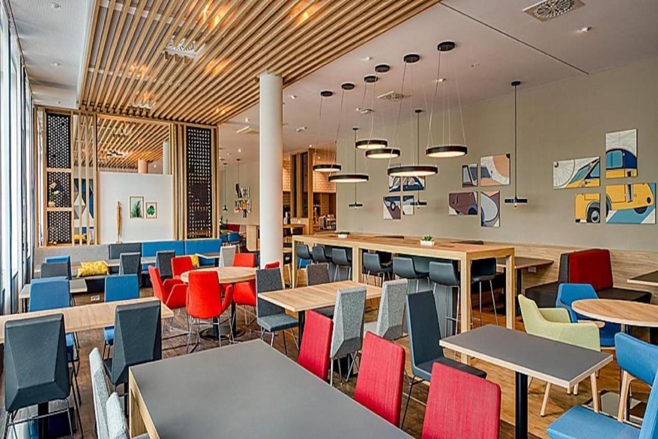 Holiday Inn Express Cambridge West - Cambourne By Ihg Eksteriør bilde
