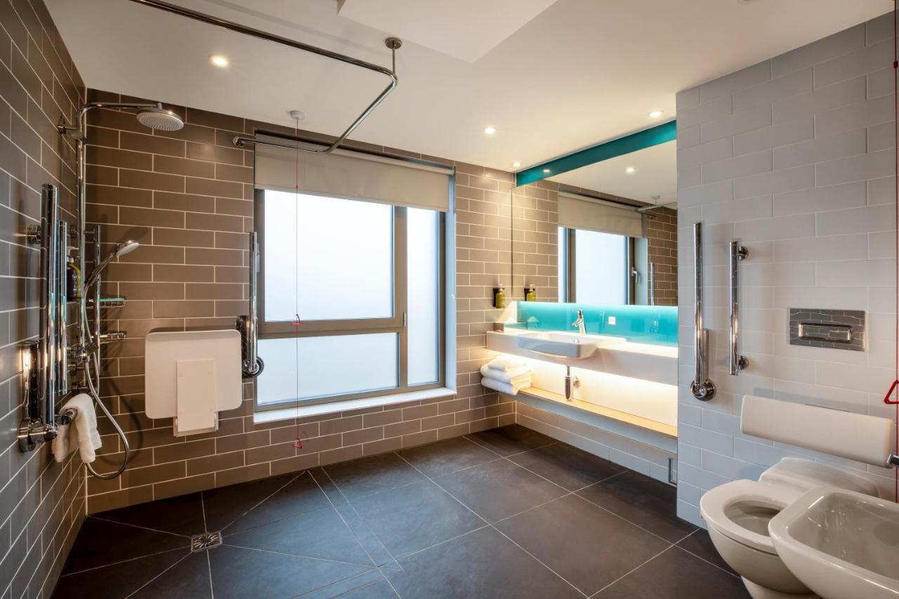 Holiday Inn Express Cambridge West - Cambourne By Ihg Eksteriør bilde