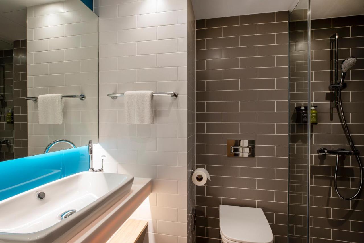 Holiday Inn Express Cambridge West - Cambourne By Ihg Eksteriør bilde