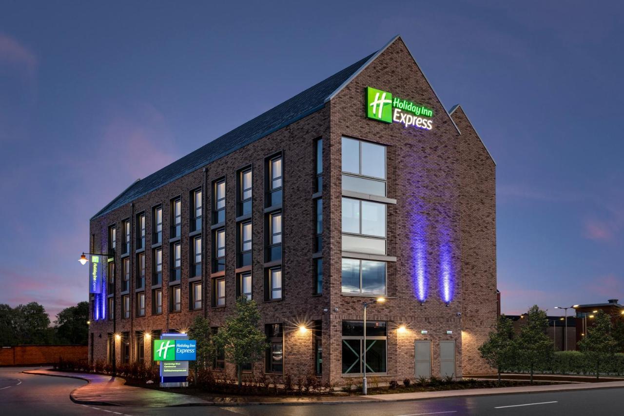Holiday Inn Express Cambridge West - Cambourne By Ihg Eksteriør bilde