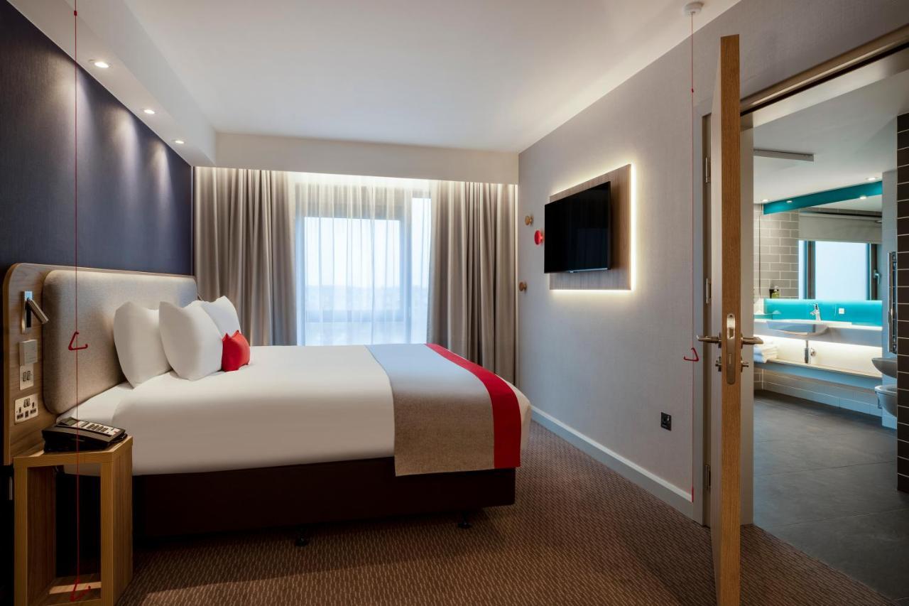 Holiday Inn Express Cambridge West - Cambourne By Ihg Eksteriør bilde
