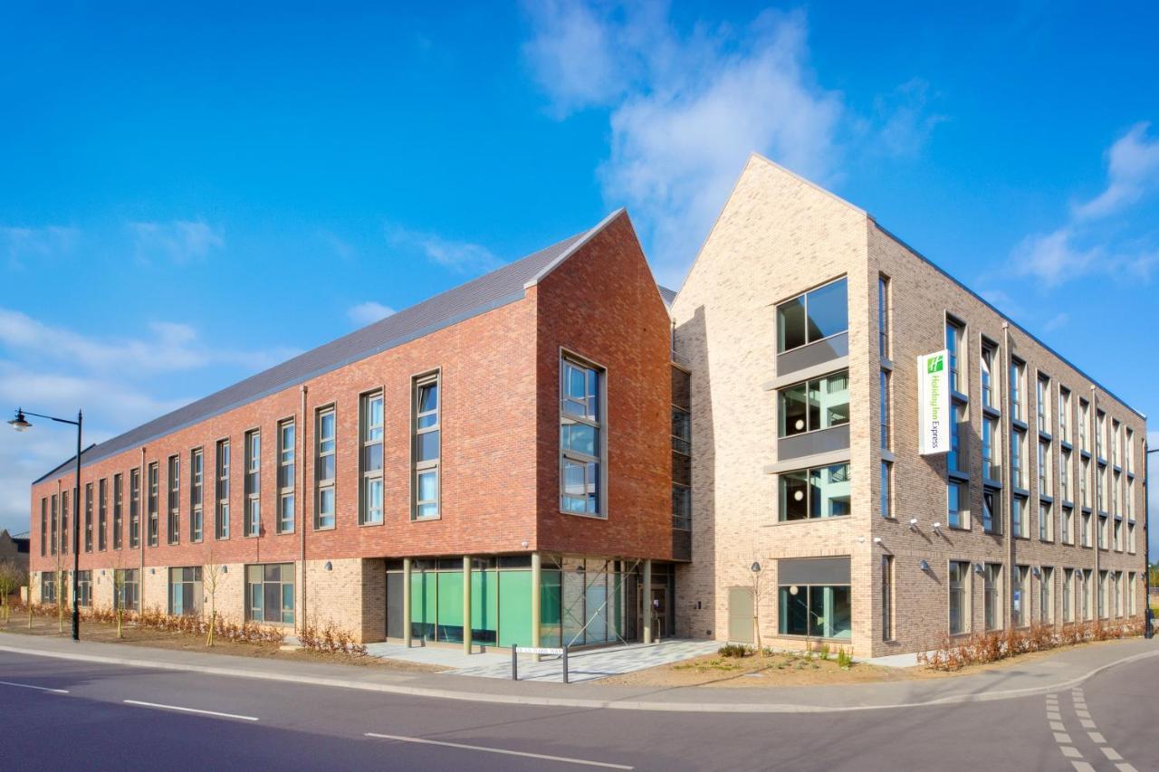 Holiday Inn Express Cambridge West - Cambourne By Ihg Eksteriør bilde