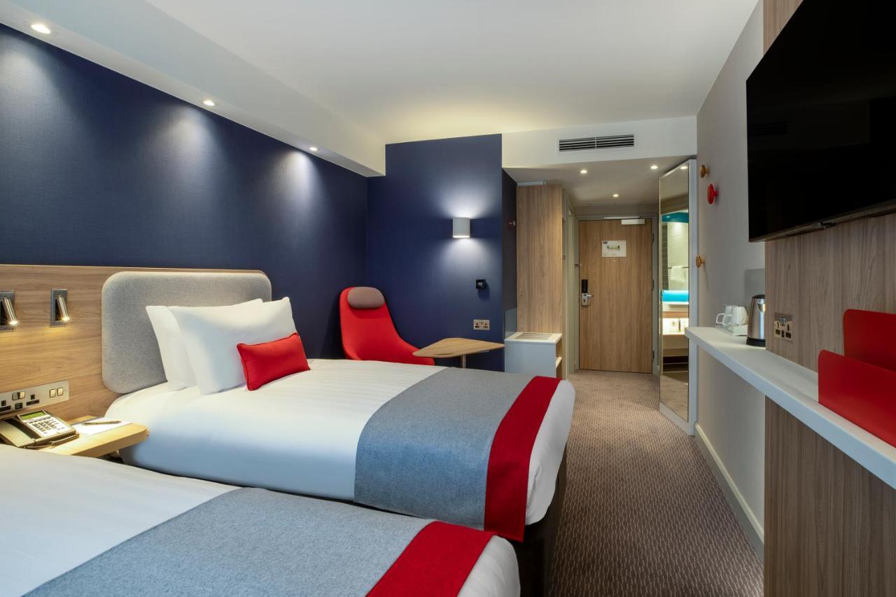 Holiday Inn Express Cambridge West - Cambourne By Ihg Eksteriør bilde
