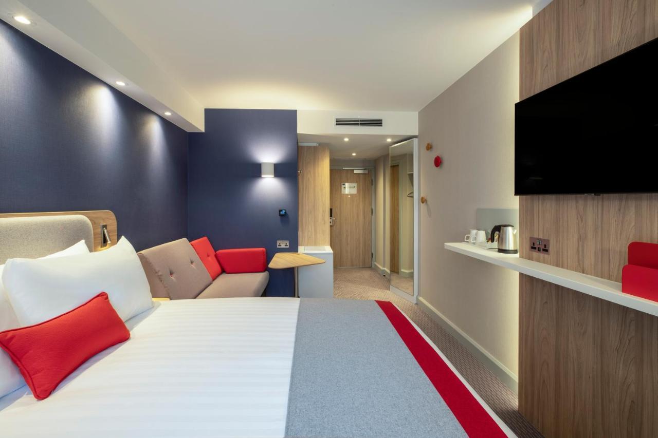Holiday Inn Express Cambridge West - Cambourne By Ihg Eksteriør bilde