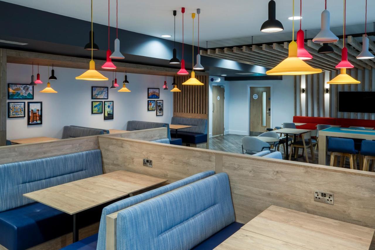 Holiday Inn Express Cambridge West - Cambourne By Ihg Eksteriør bilde