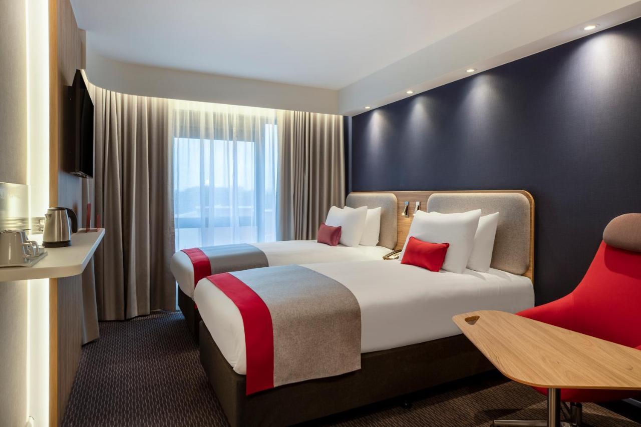 Holiday Inn Express Cambridge West - Cambourne By Ihg Eksteriør bilde