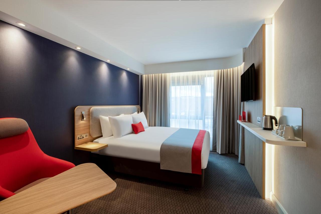 Holiday Inn Express Cambridge West - Cambourne By Ihg Eksteriør bilde