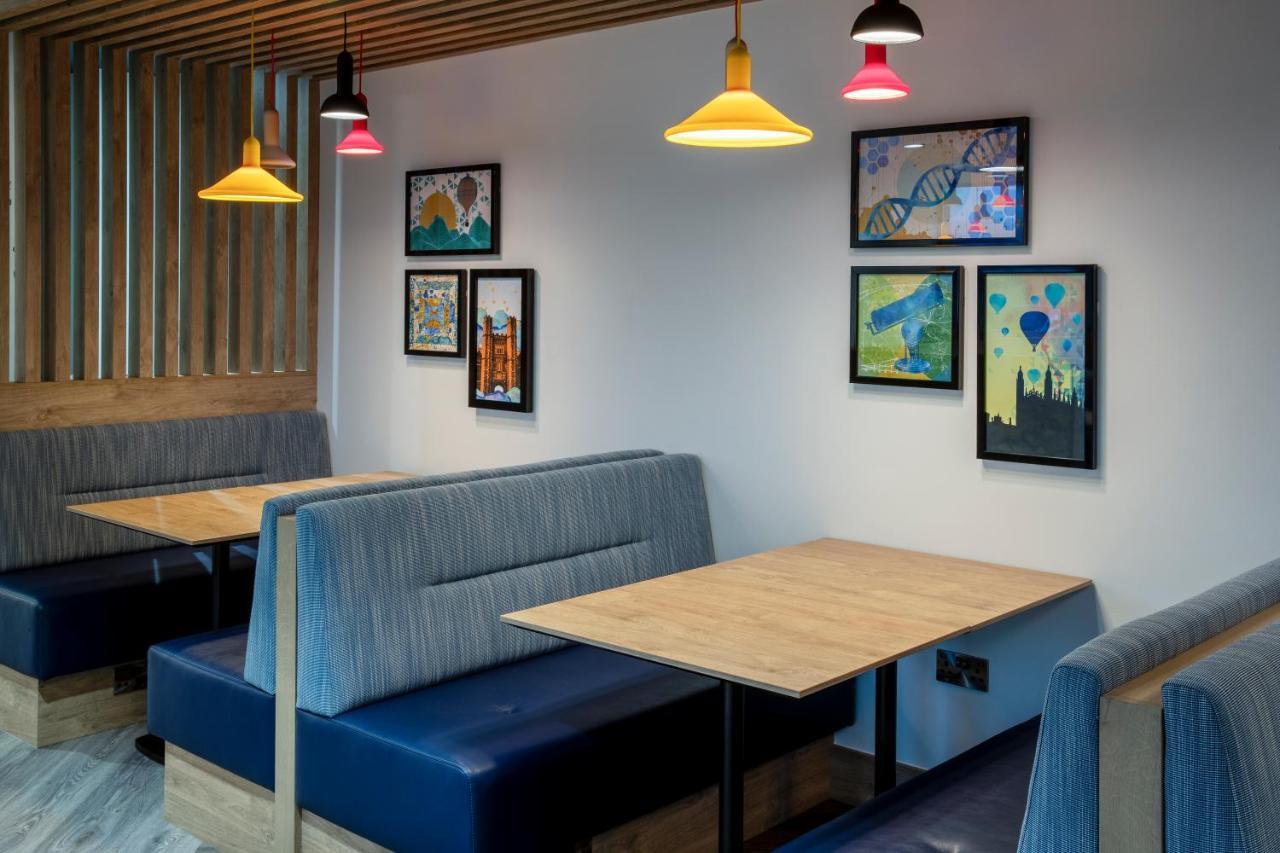 Holiday Inn Express Cambridge West - Cambourne By Ihg Eksteriør bilde