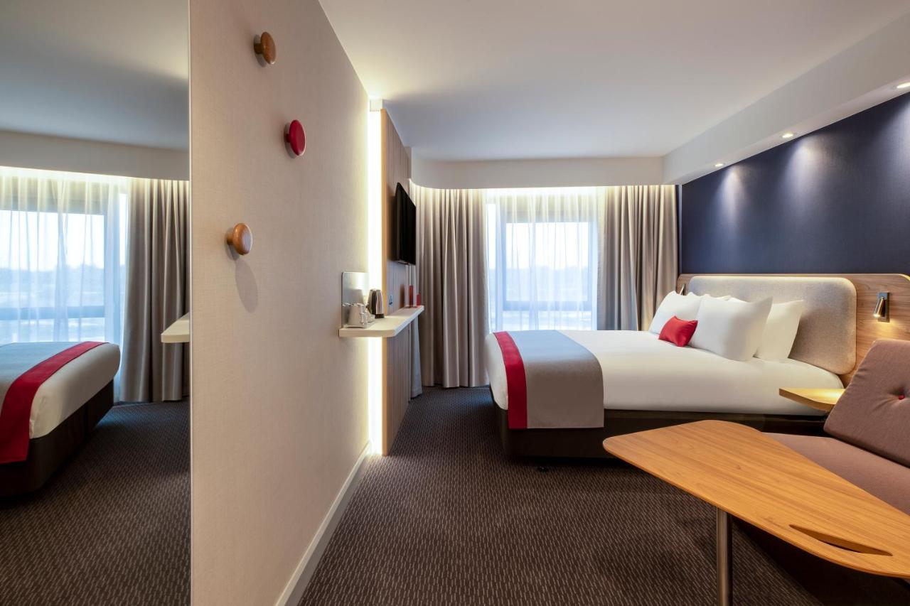 Holiday Inn Express Cambridge West - Cambourne By Ihg Eksteriør bilde