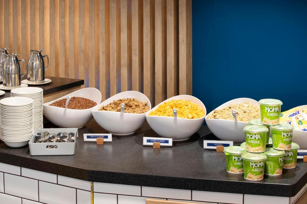 Holiday Inn Express Cambridge West - Cambourne By Ihg Eksteriør bilde