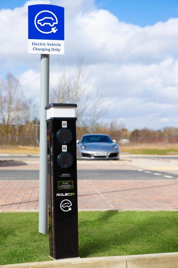 Holiday Inn Express Cambridge West - Cambourne By Ihg Eksteriør bilde