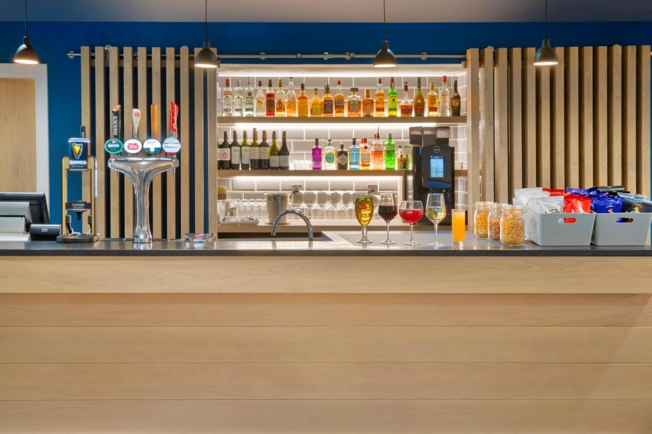 Holiday Inn Express Cambridge West - Cambourne By Ihg Eksteriør bilde