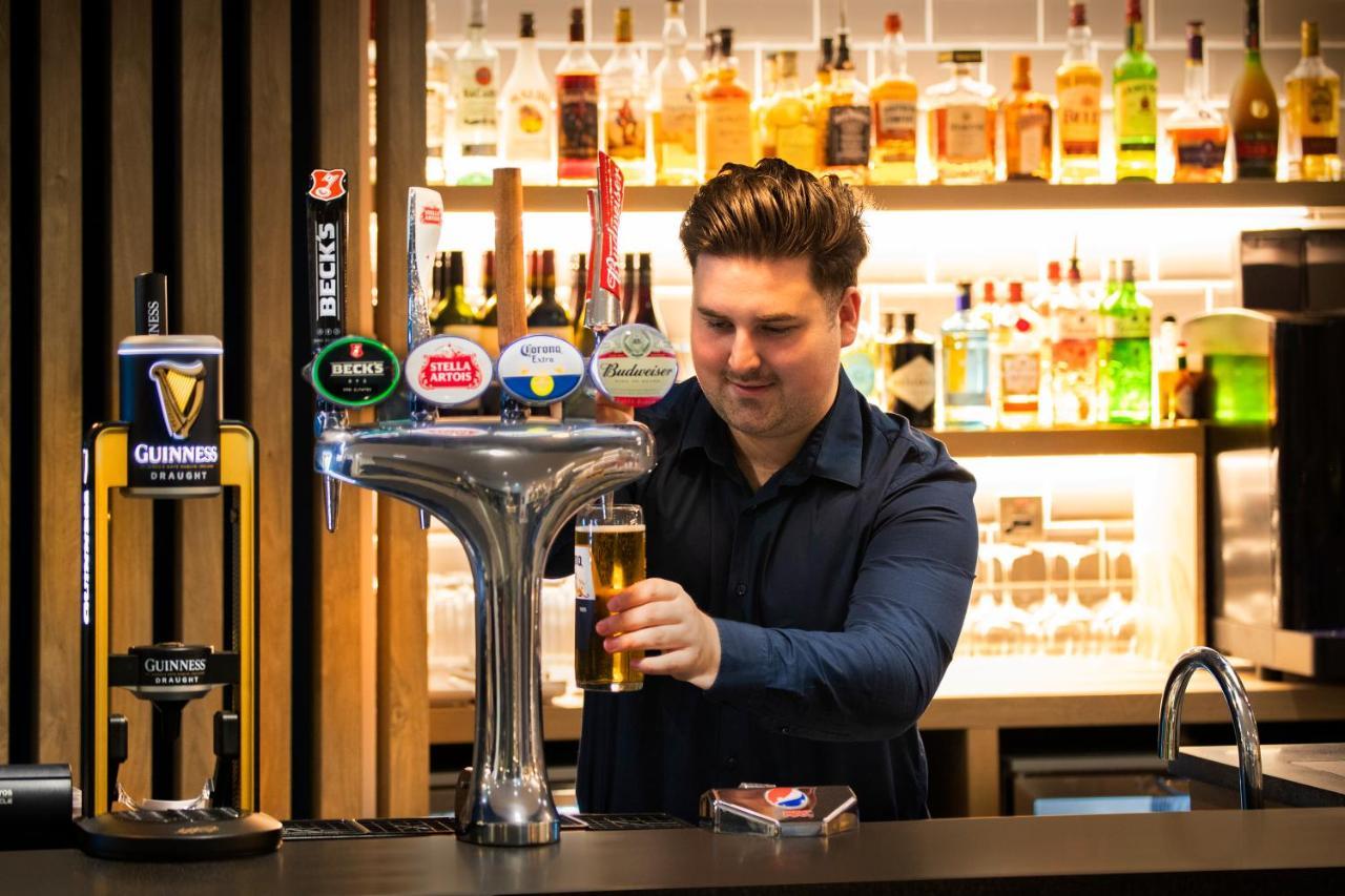Holiday Inn Express Cambridge West - Cambourne By Ihg Eksteriør bilde