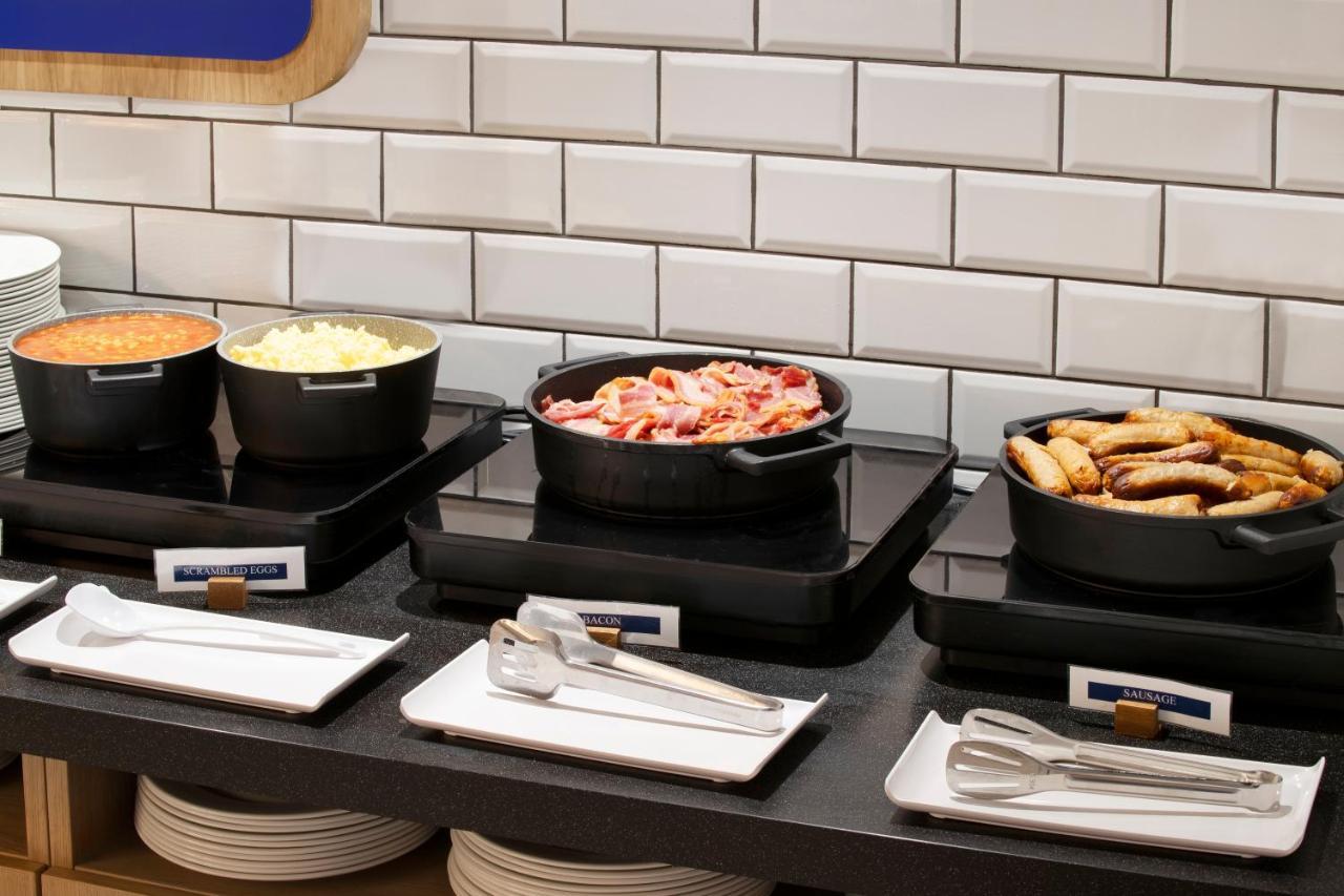 Holiday Inn Express Cambridge West - Cambourne By Ihg Eksteriør bilde