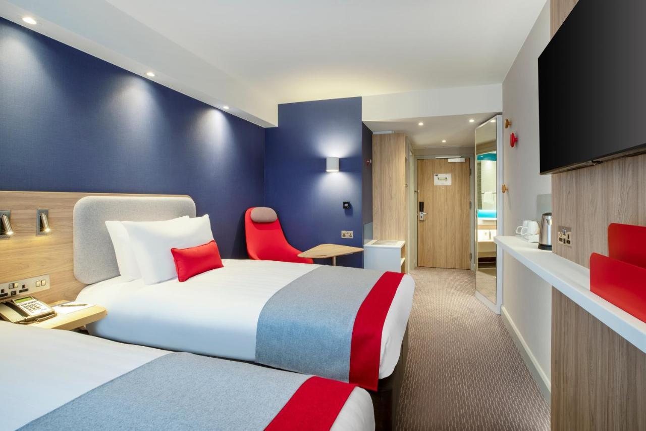 Holiday Inn Express Cambridge West - Cambourne By Ihg Eksteriør bilde
